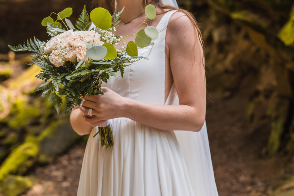 Bride holds her flowers.