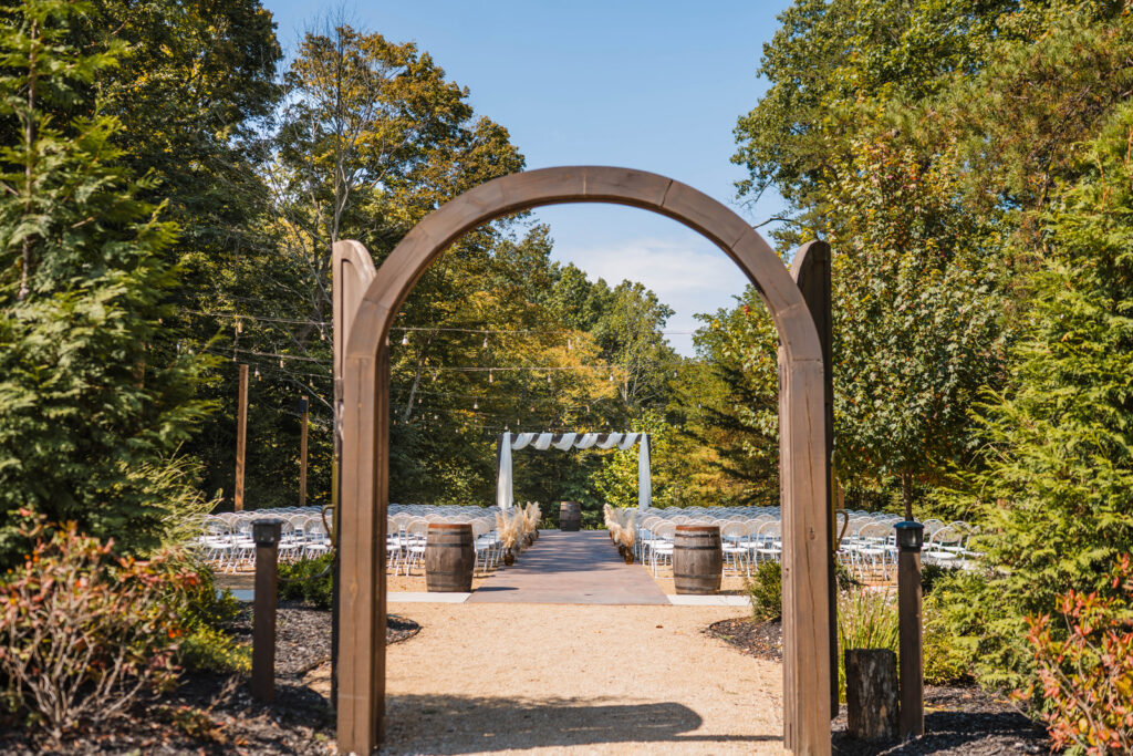 The Lakeview Ceremony site at The Barn at Timber Ridge.